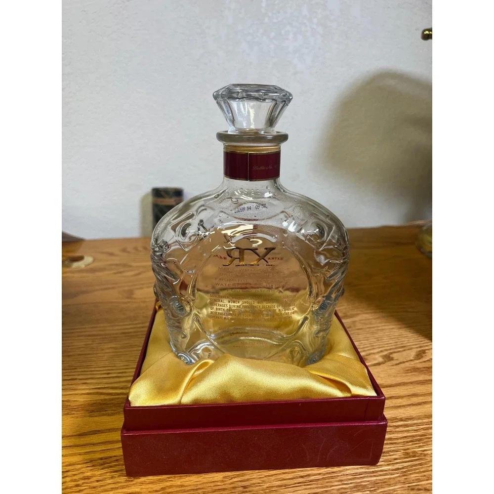 Crown Royal XR Extra Rare Waterloo Empty 750ml Bottle with Presentation Box Stop